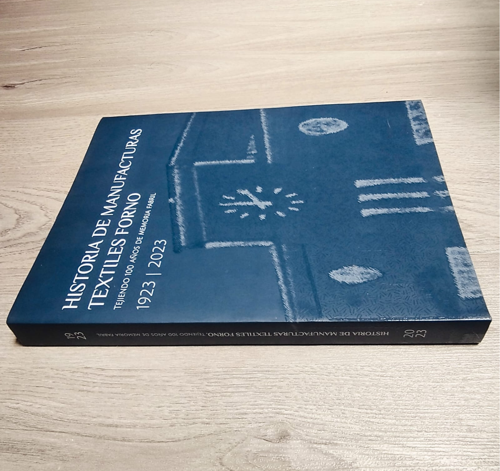El Grupo Forno presenta un libro que narra la historia de la fábrica textil